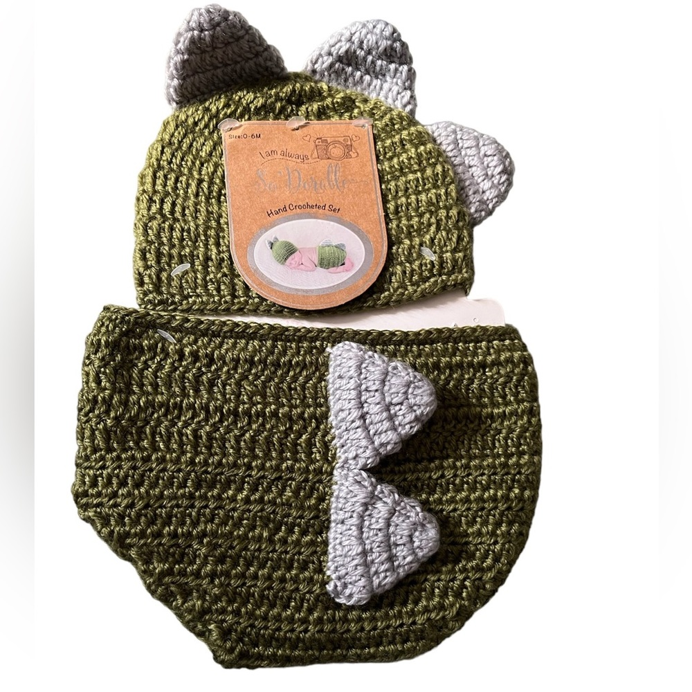 So ‘Dorable hand crotchet 0-6 month dinosaur